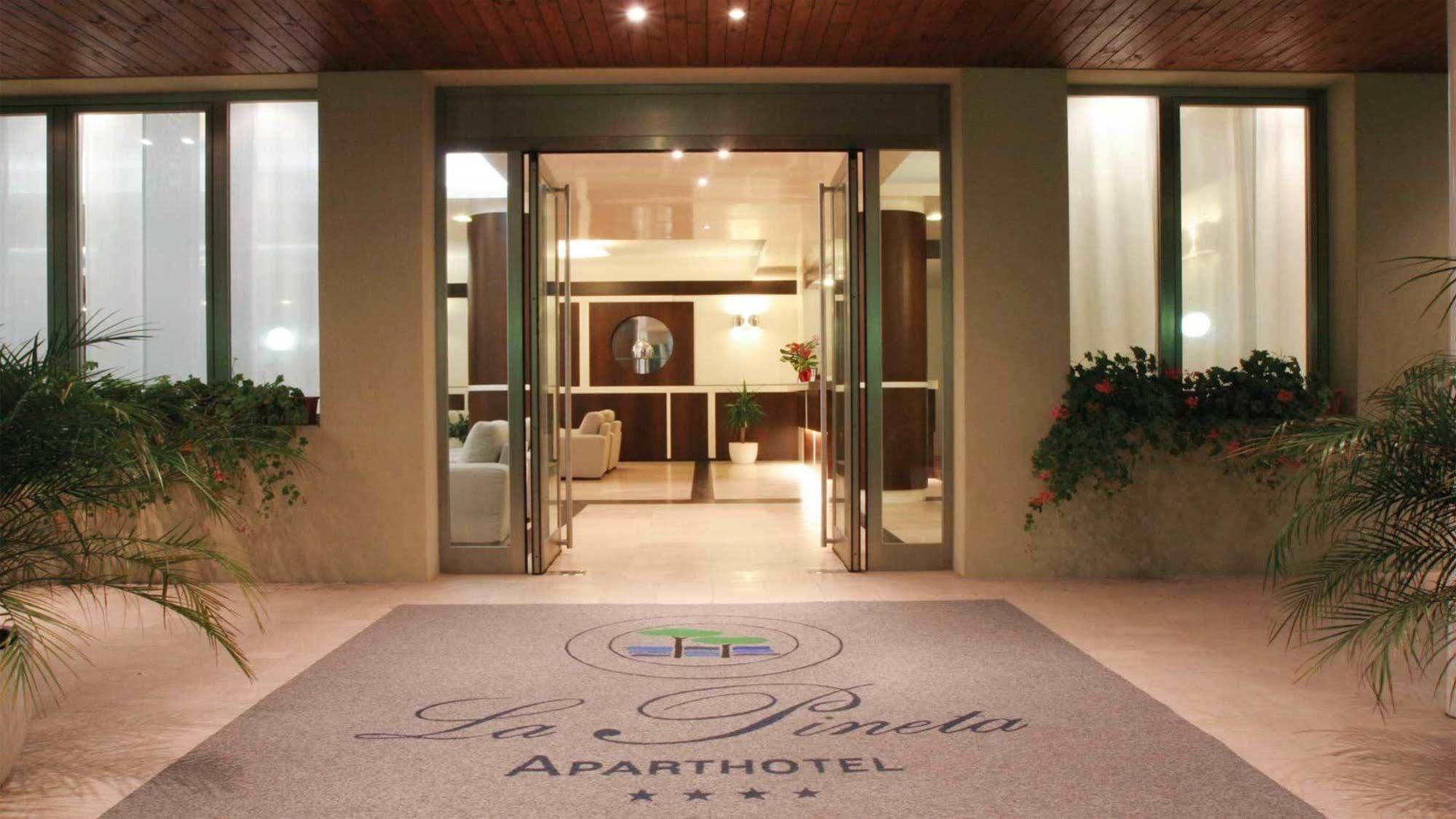 Aparthotel La Pineta Lido di Jesolo Exterior foto